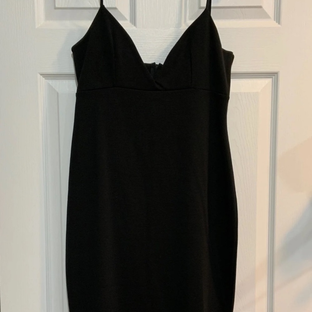MISSGUIDED black midi dress